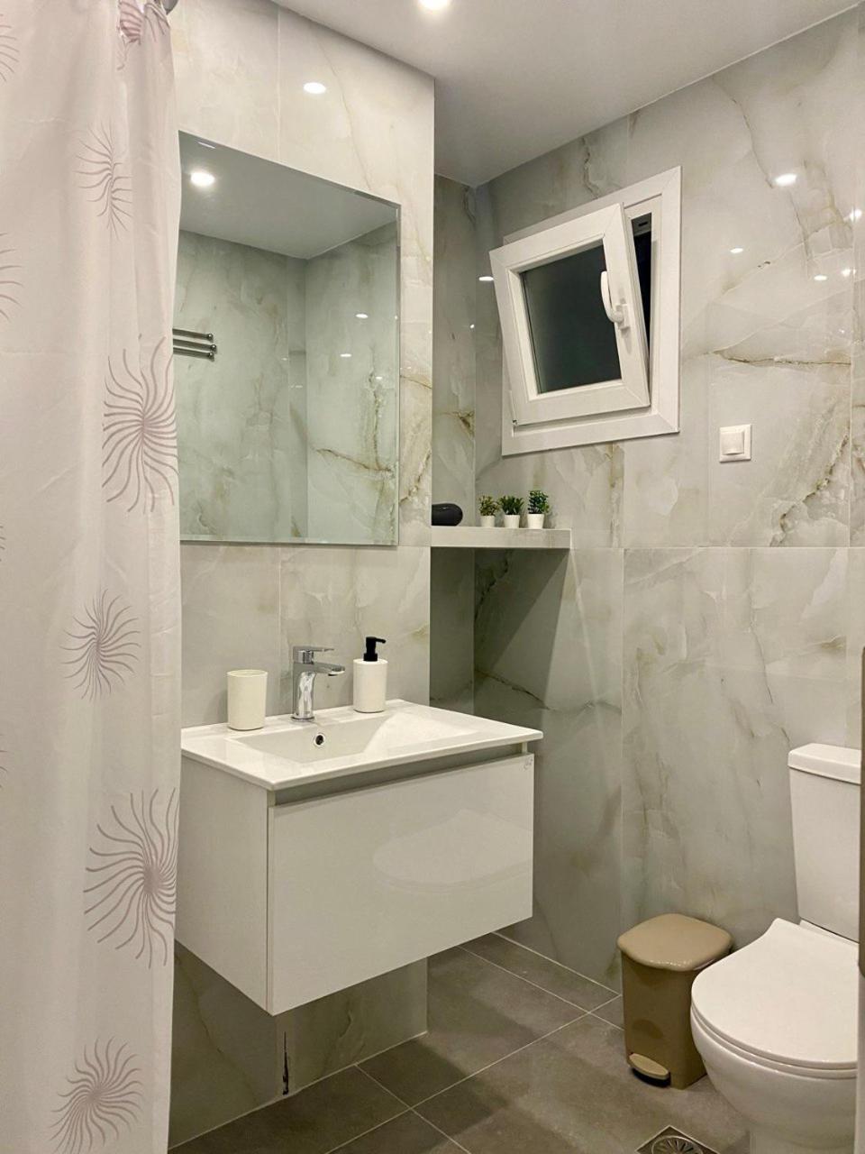 Apartment Oasis *